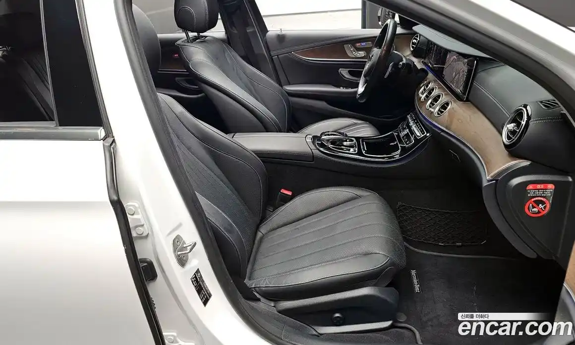 Mercedes-Benz E-Class 2018 2.0 Автомат в Москве № 194040, фото 10