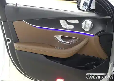 Mercedes-Benz E-Class 2020 2.0 Автомат в Москве № 194240, миниатюра 11