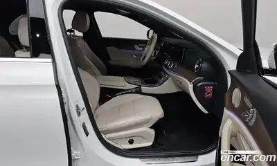 Mercedes-Benz E-Class 2021 2.0 Автомат в Москве № 194444, миниатюра 10