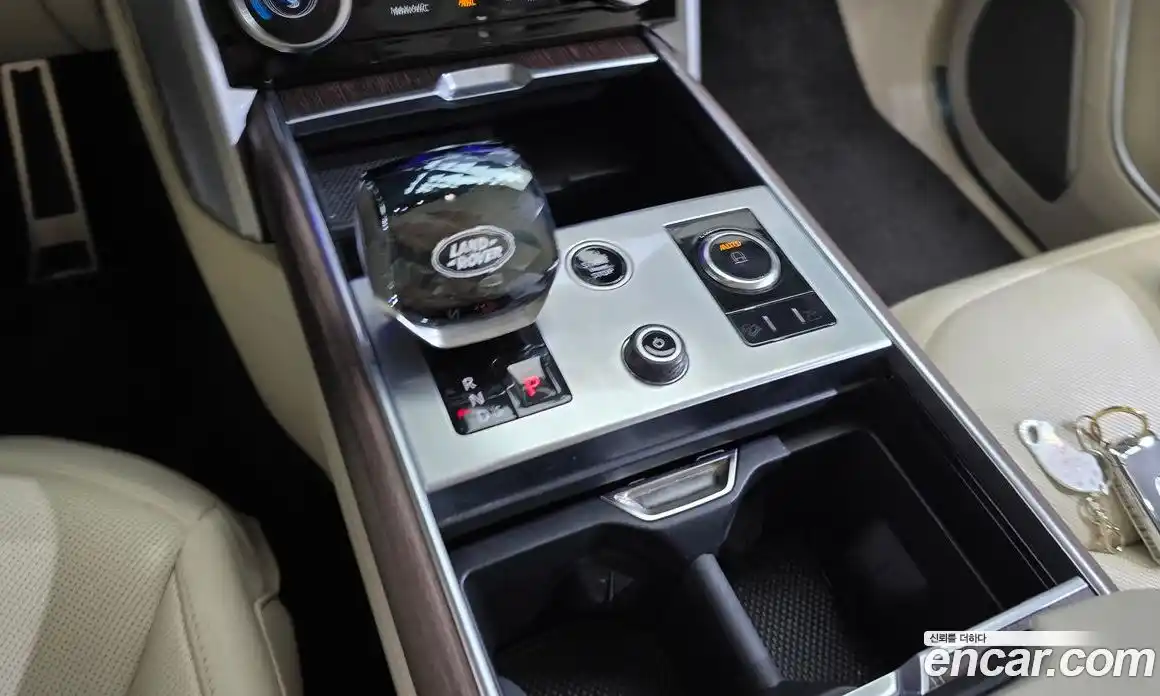 Land Rover Range-Rover 2023 4.4 Автомат в Москве № 213314, фото 16