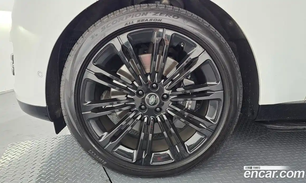 Land Rover Range-Rover 2023 4.4 Автомат в Москве № 213314, фото 8