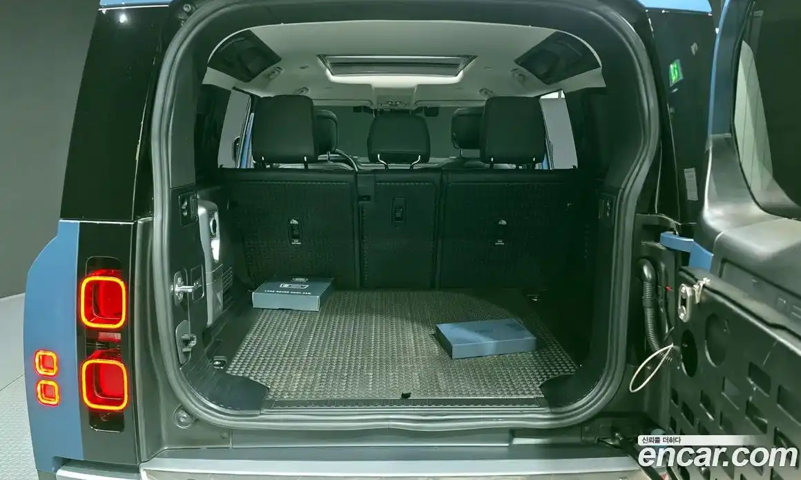 Land Rover Defender 2022 3.0 Автомат в Москве № 213349, фото 9