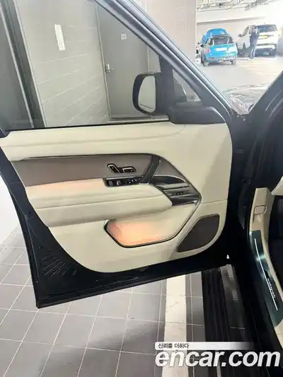 Land Rover Range-Rover 2025 4.4 Автомат в Москве № 213876, миниатюра 7