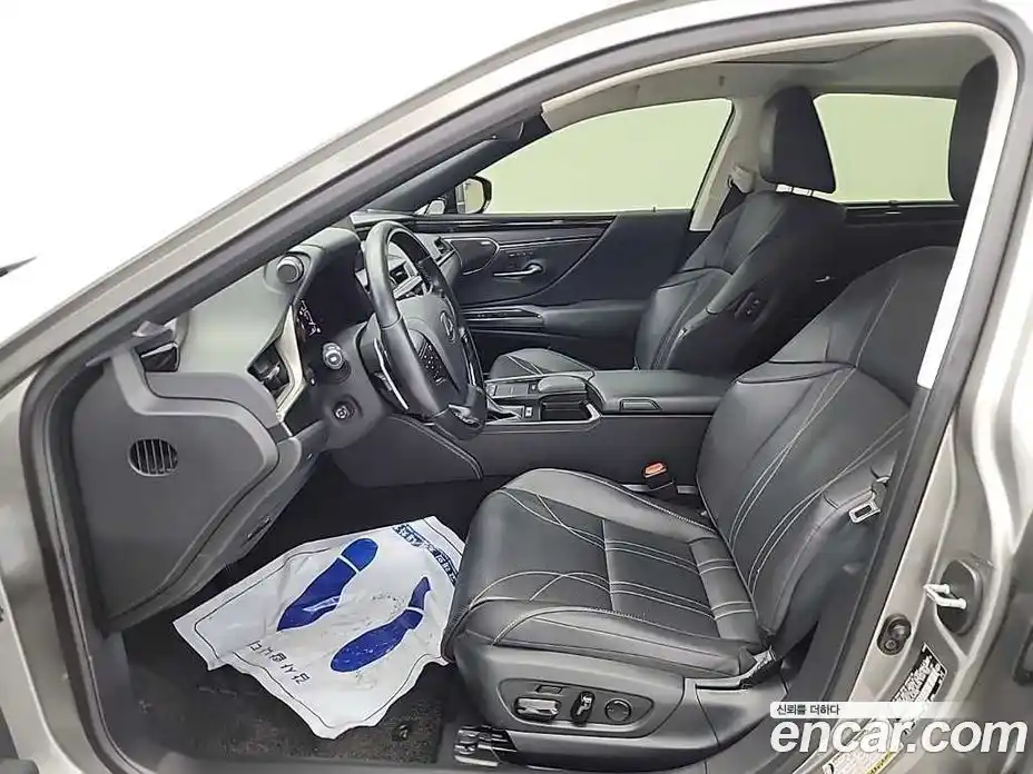 Lexus ES 2020 2.5 Автомат в Москве № 214841, фото 11