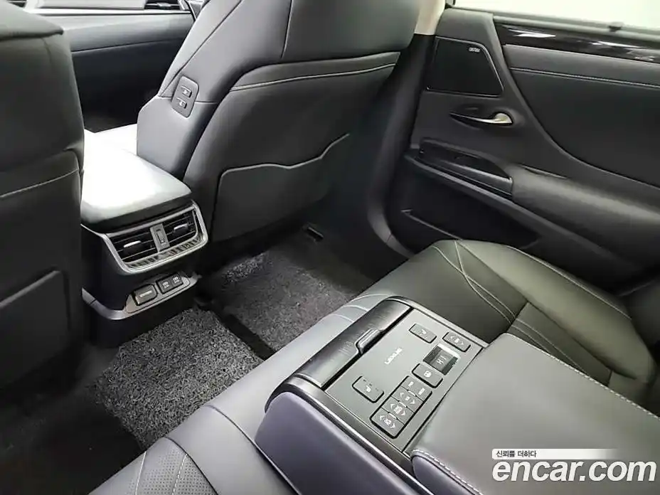 Lexus ES 2020 2.5 Автомат в Москве № 214841, фото 13