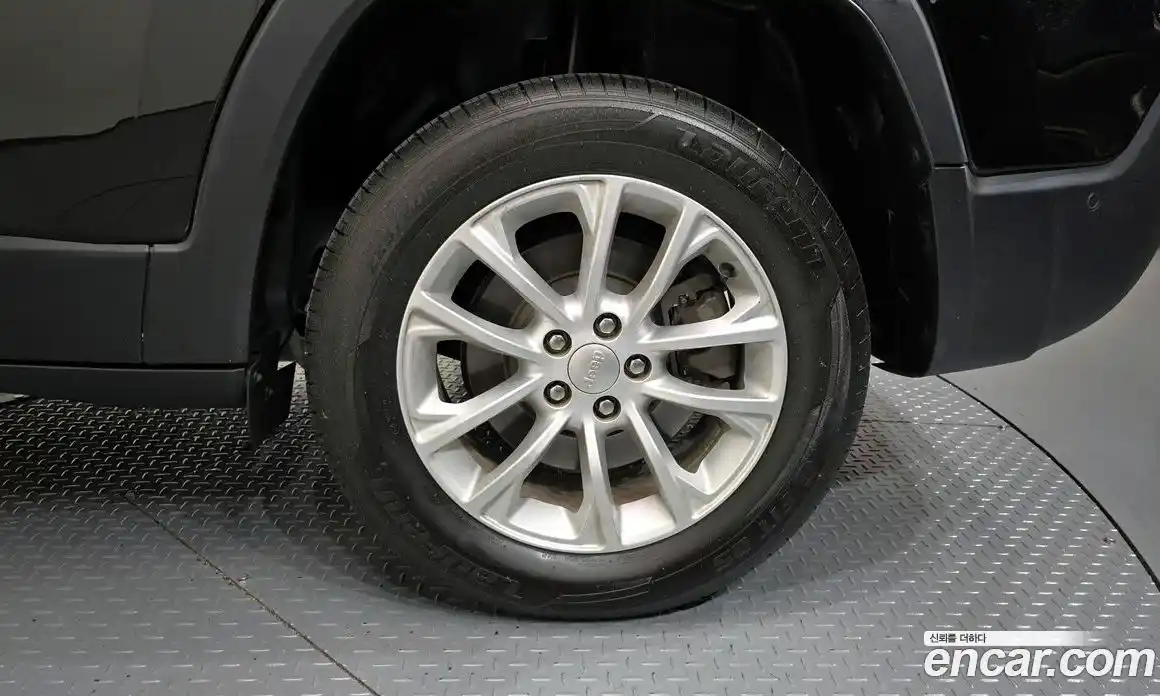 Jeep Cherokee 2019 2.4 Автомат в Москве № 215421, фото 13