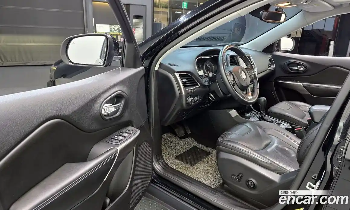 Jeep Cherokee 2019 2.4 Автомат в Москве № 215421, фото 14