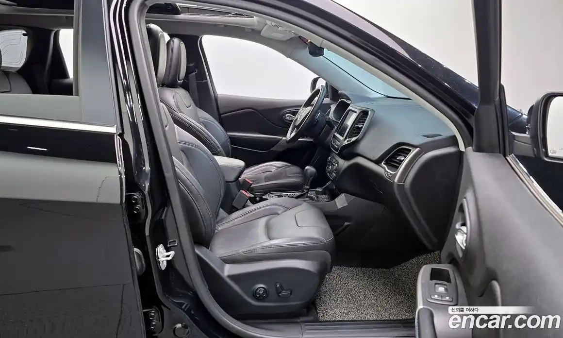 Jeep Cherokee 2019 2.4 Автомат в Москве № 215421, фото 3