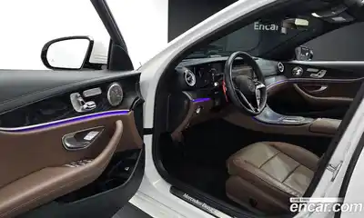 Mercedes-Benz E-Class 2023 2.0 Автомат в Москве № 221827, миниатюра 11