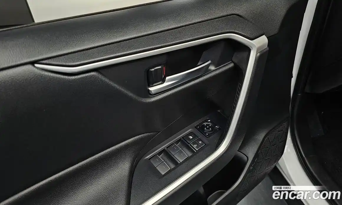 Toyota RAV4 2023 2.5 Автомат в Москве № 257107, фото 11