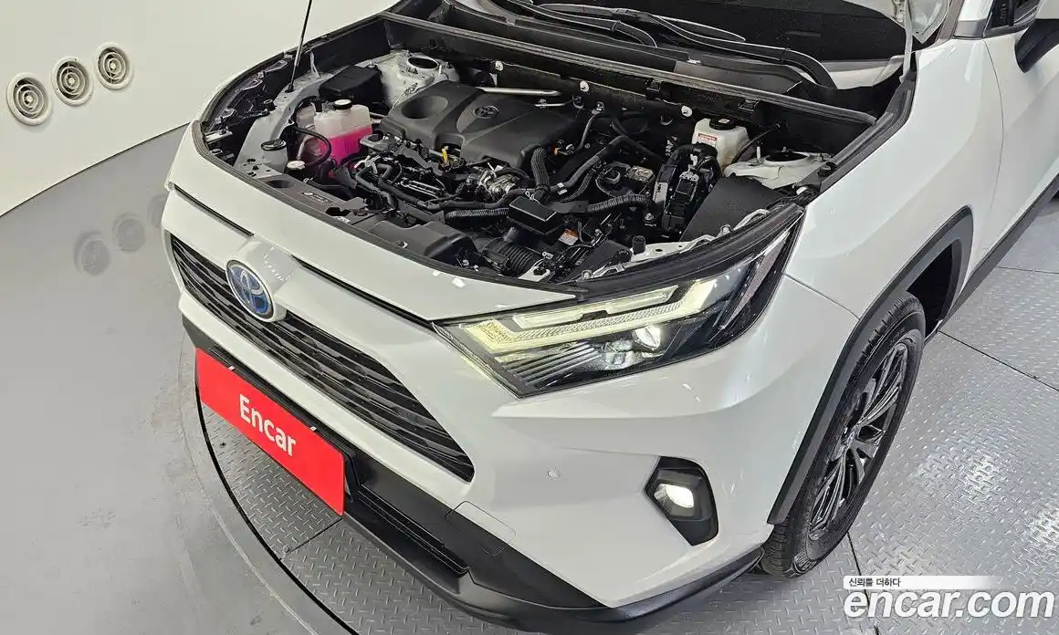 Toyota RAV4 2023 2.5 Автомат в Москве № 257107, фото 15