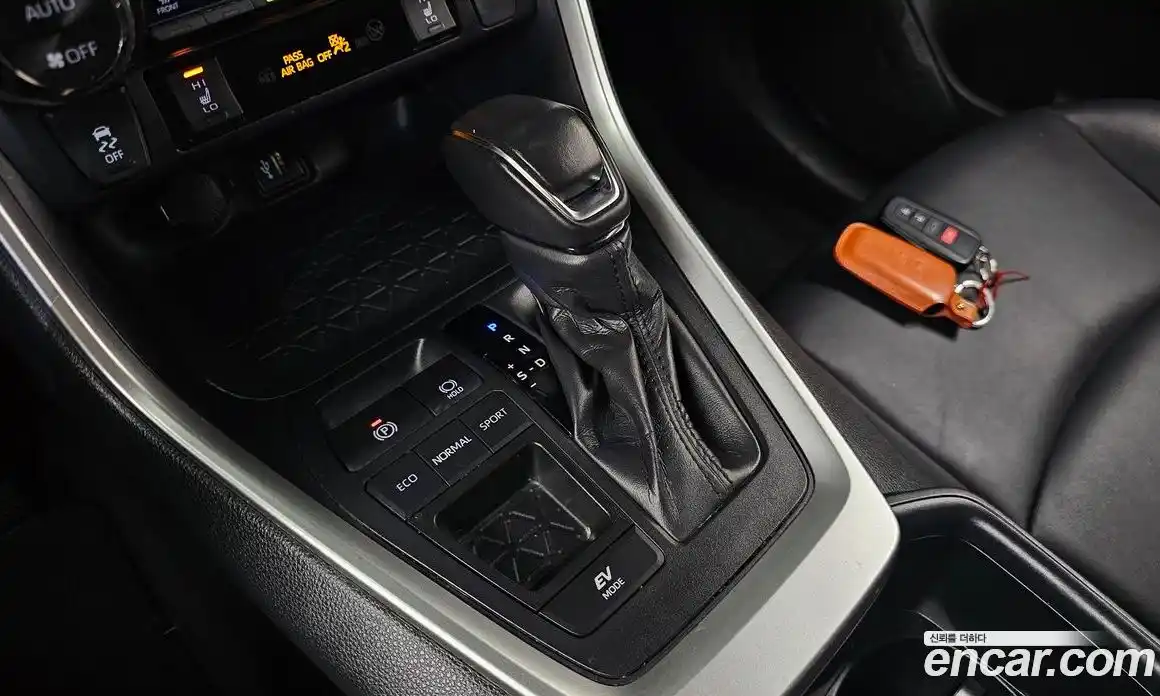 Toyota RAV4 2023 2.5 Автомат в Москве № 257107, фото 5