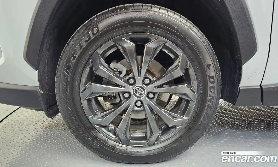 Toyota RAV4 2023 2.5 Автомат в Москве № 257107, фото 8