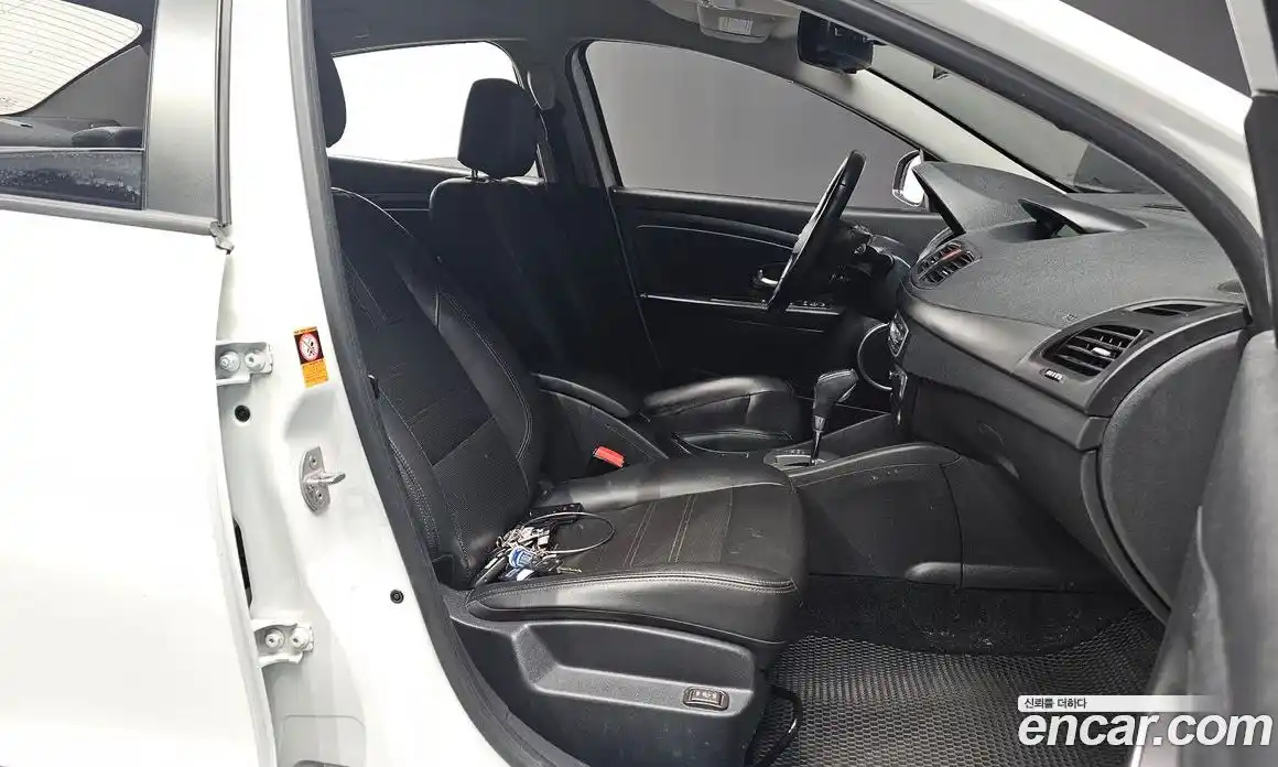 Renault SM3 2018 1.5 Автомат в Москве № 298862, фото 16