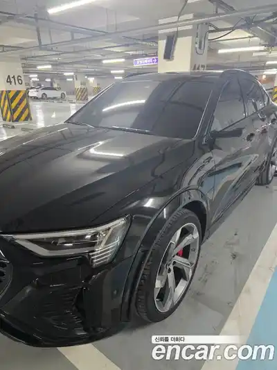 Audi SQ8 e-tron, 2024