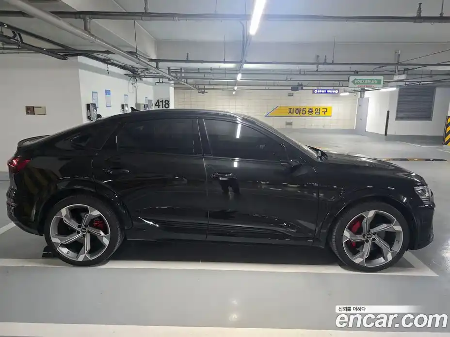 Audi SQ8 e-tron 2024 Автомат в Москве № 343835, фото 19