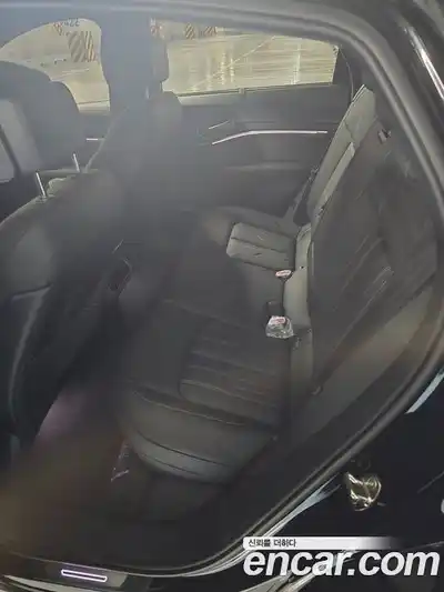 Audi SQ8 e-tron 2024 Автомат в Москве № 343835, миниатюра 5