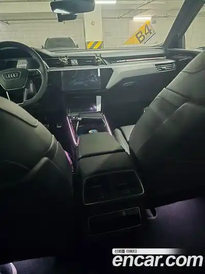 Audi SQ8 e-tron 2024 Автомат в Москве № 343835, миниатюра 10