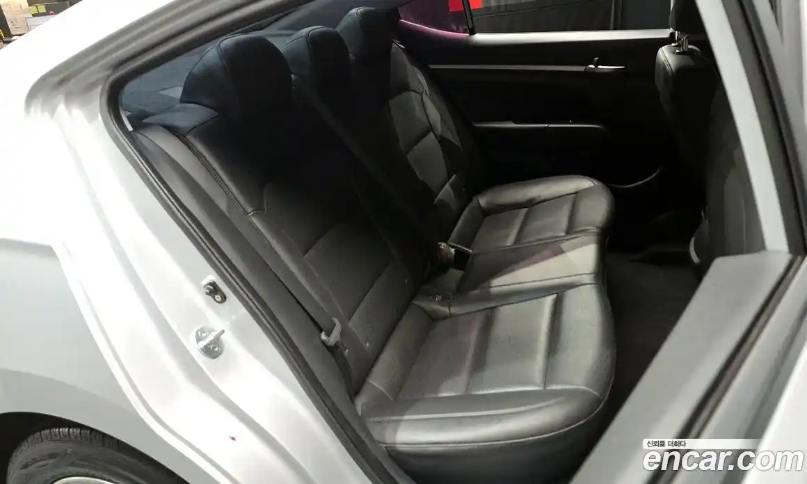 Hyundai Avante 2019 1.6 Автомат в Москве № 356737, фото 12