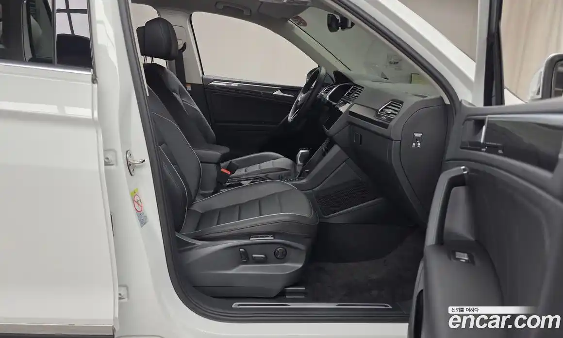 Volkswagen Tiguan 2023 2.0 Автомат в Москве № 357184, фото 11