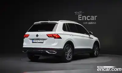 Volkswagen Tiguan 2023 2.0 Автомат в Москве № 357184, миниатюра 2