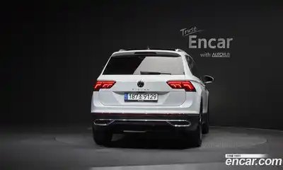 Volkswagen Tiguan 2023 2.0 Автомат в Москве № 357184, миниатюра 4