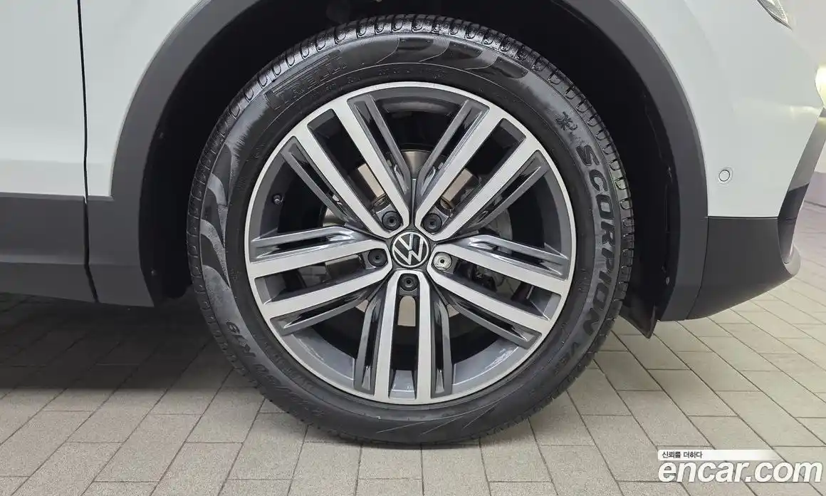 Volkswagen Tiguan 2023 2.0 Автомат в Москве № 357184, фото 5