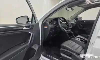 Volkswagen Tiguan 2023 2.0 Автомат в Москве № 357184, миниатюра 10