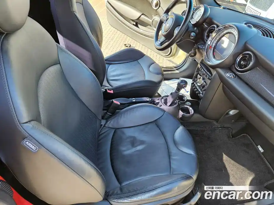 Mini Cooper Convertible 2012 1.6 Автомат в Москве № 395191, фото 13