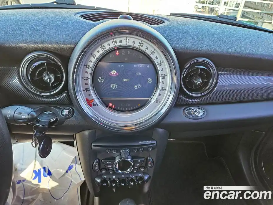 Mini Cooper Convertible 2012 1.6 Автомат в Москве № 395191, фото 19