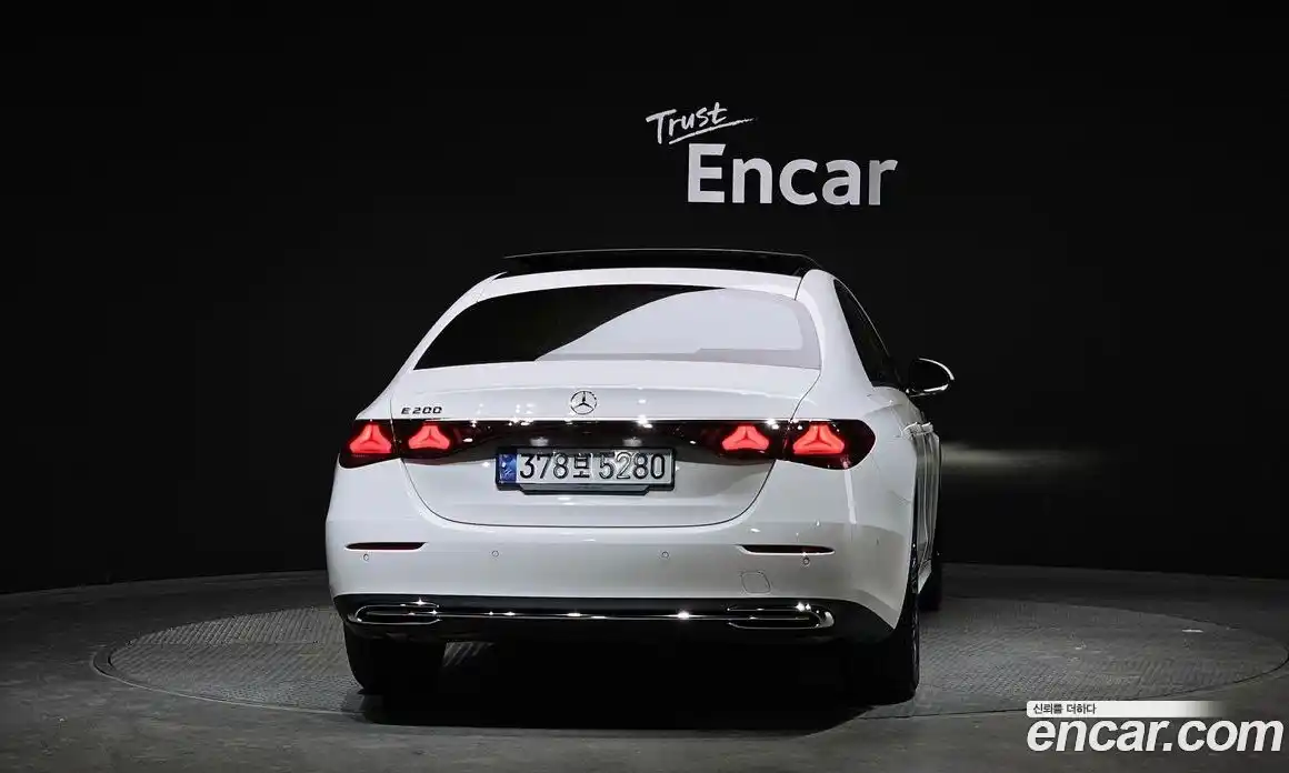 Mercedes-Benz E-Class 2024 2.0 Автомат в Москве № 427135, фото 4