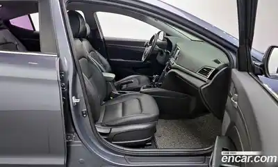 Hyundai Avante 2017 1.6 Автомат в Москве № 449397, миниатюра 10