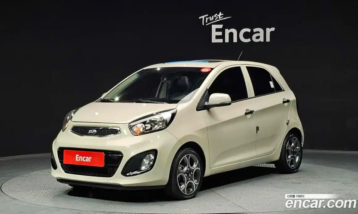 Kia Morning 2013 1.0 Автомат в Москве № 461260, фото 1