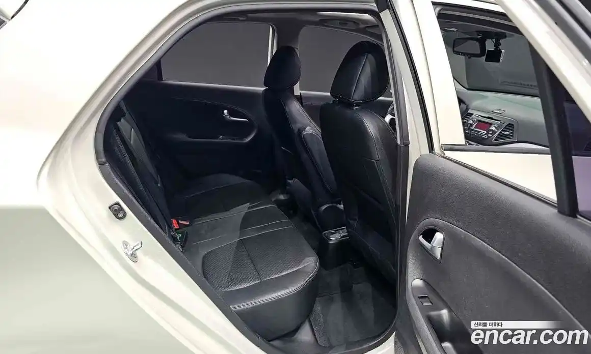 Kia Morning 2013 1.0 Автомат в Москве № 461260, фото 14