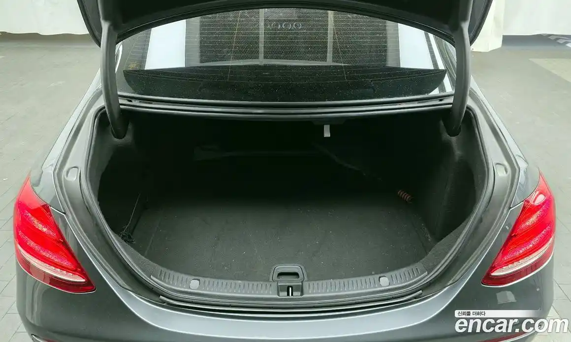 Mercedes-Benz E-Class 2018 2.0 Автомат в Москве № 466519, фото 20