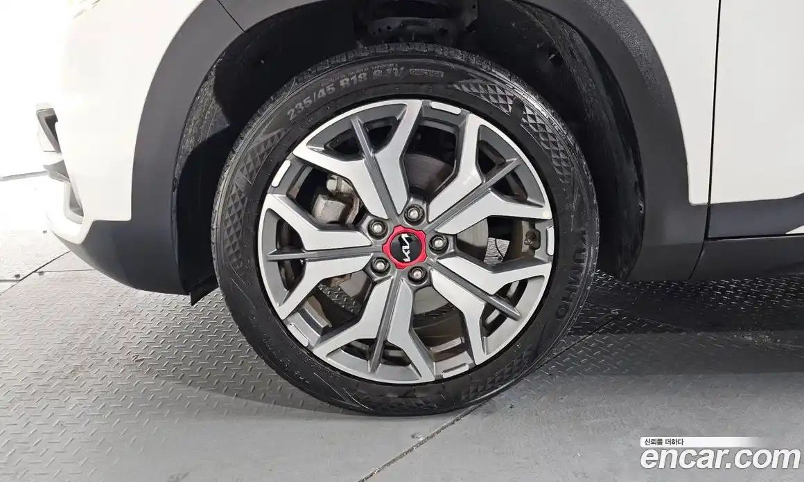 Kia Seltos 2023 1.6 Автомат в Москве № 10260, фото 3