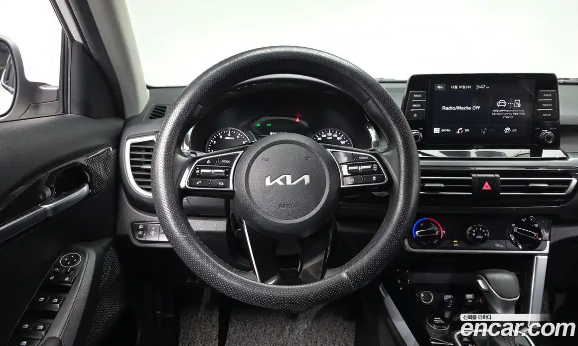 Kia Seltos 2023 1.6 Автомат в Москве № 10260, фото 8