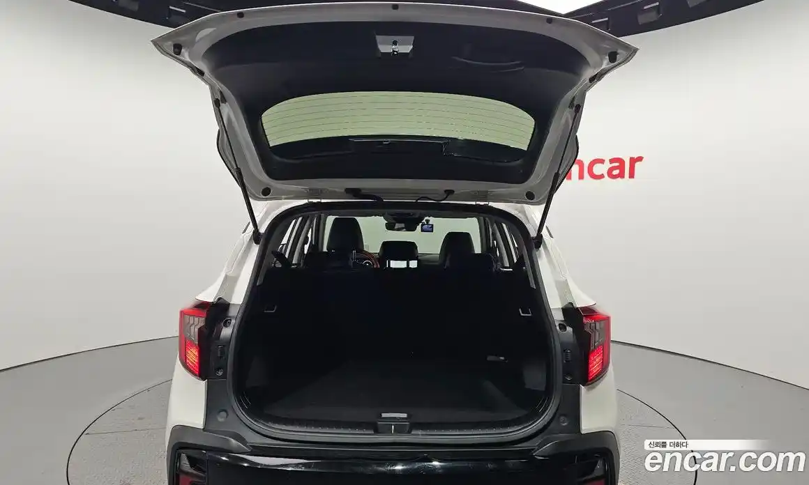 Kia Seltos 2023 1.6 Автомат в Москве № 133958, фото 19