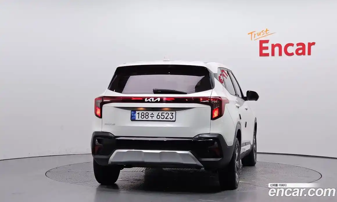 Kia Seltos 2023 1.6 Автомат в Москве № 133958, фото 7