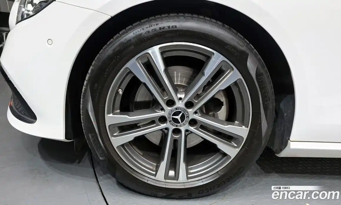 Mercedes-Benz E-Class 2023 2.0 Автомат в Москве № 135931, фото 12