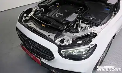 Mercedes-Benz E-Class 2023 2.0 Автомат в Москве № 135931, миниатюра 3