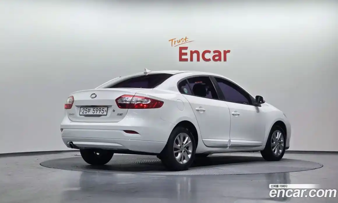 Renault SM3 2015 1.6 Автомат в Москве № 148672, фото 1