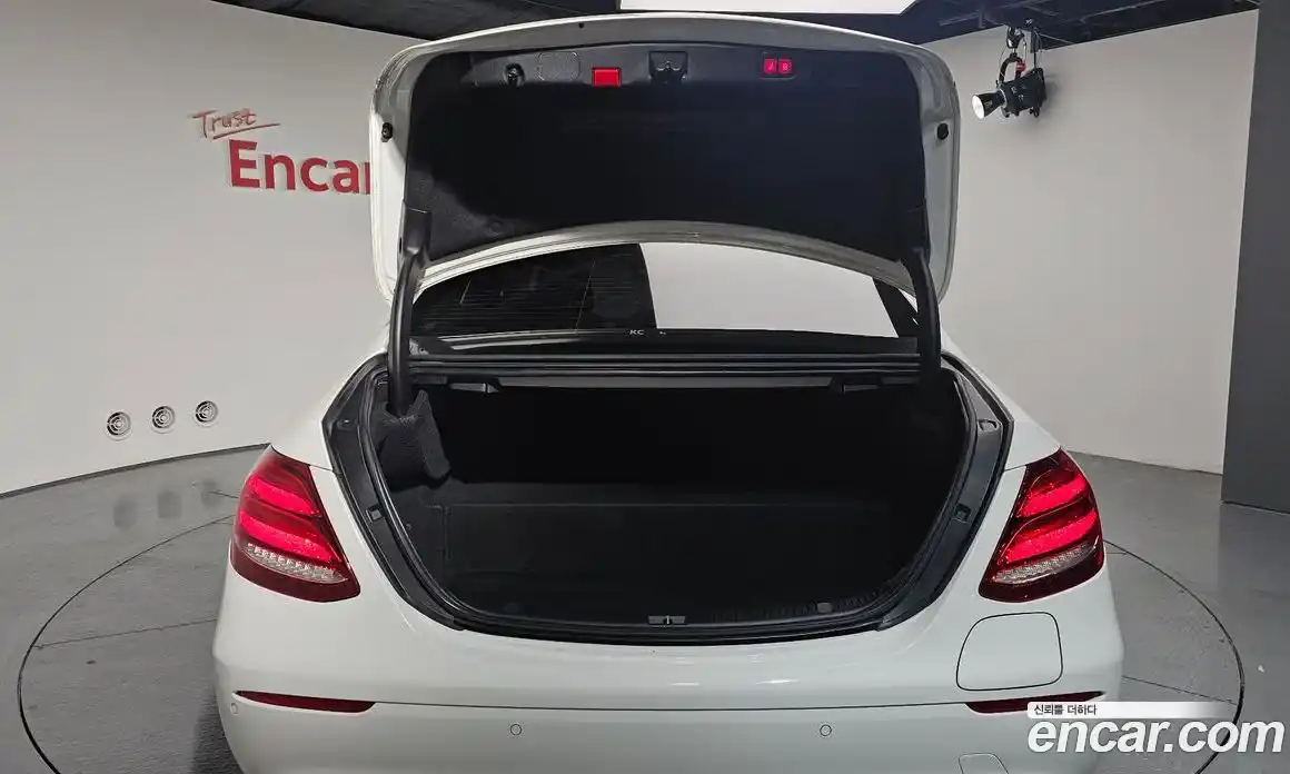 Mercedes-Benz E-Class 2020 2.0 Автомат в Москве № 161006, фото 19