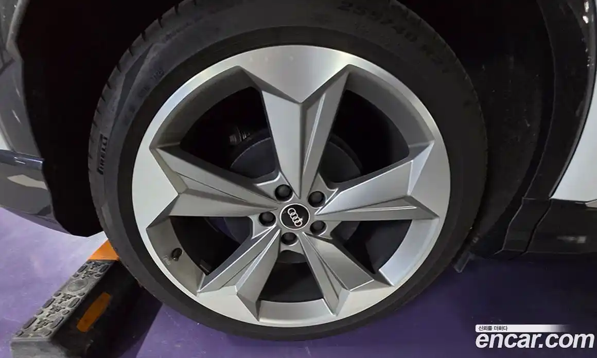 Audi Q4 e-tron 2025 0.2 Автомат в Москве № 163949, фото 9