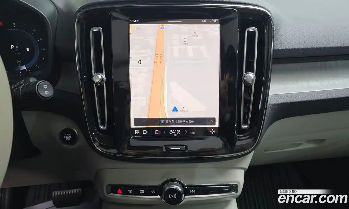 Volvo XC40 2023 2.0 Автомат в Москве № 164247, фото 11