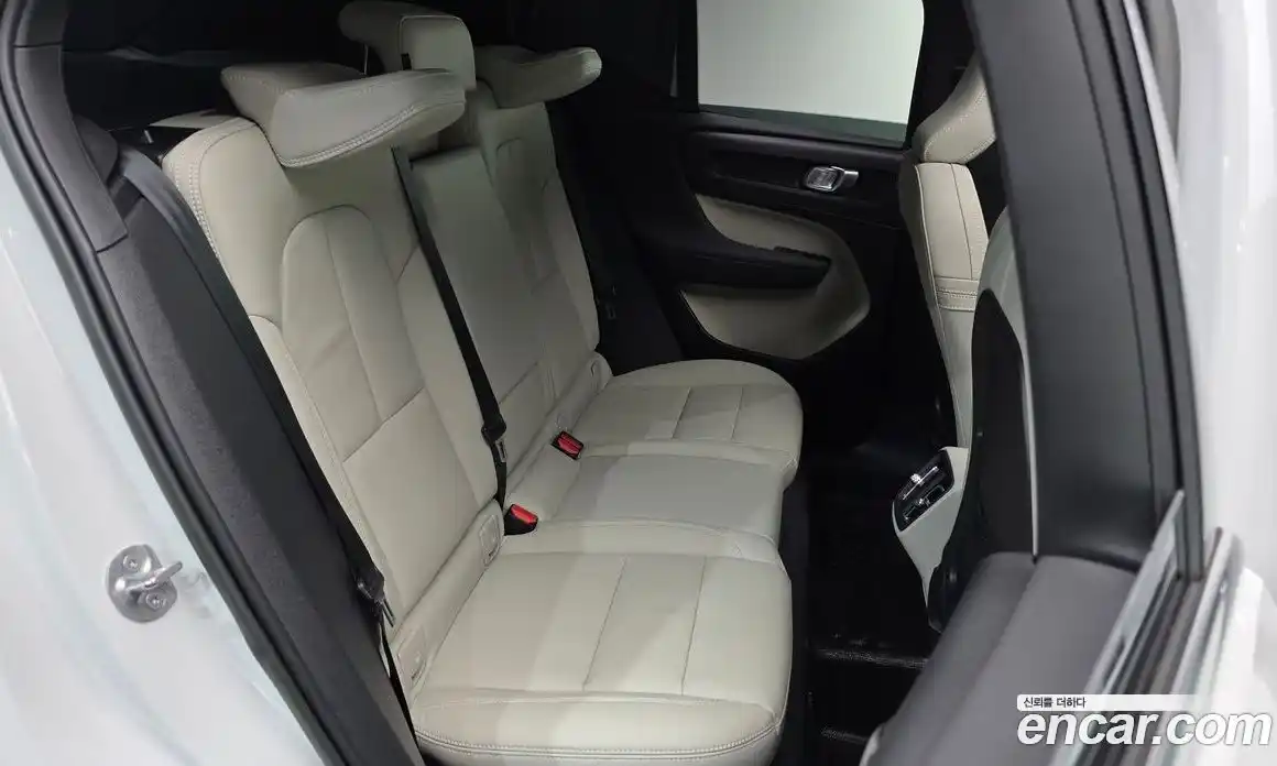 Volvo XC40 2023 2.0 Автомат в Москве № 164247, фото 15