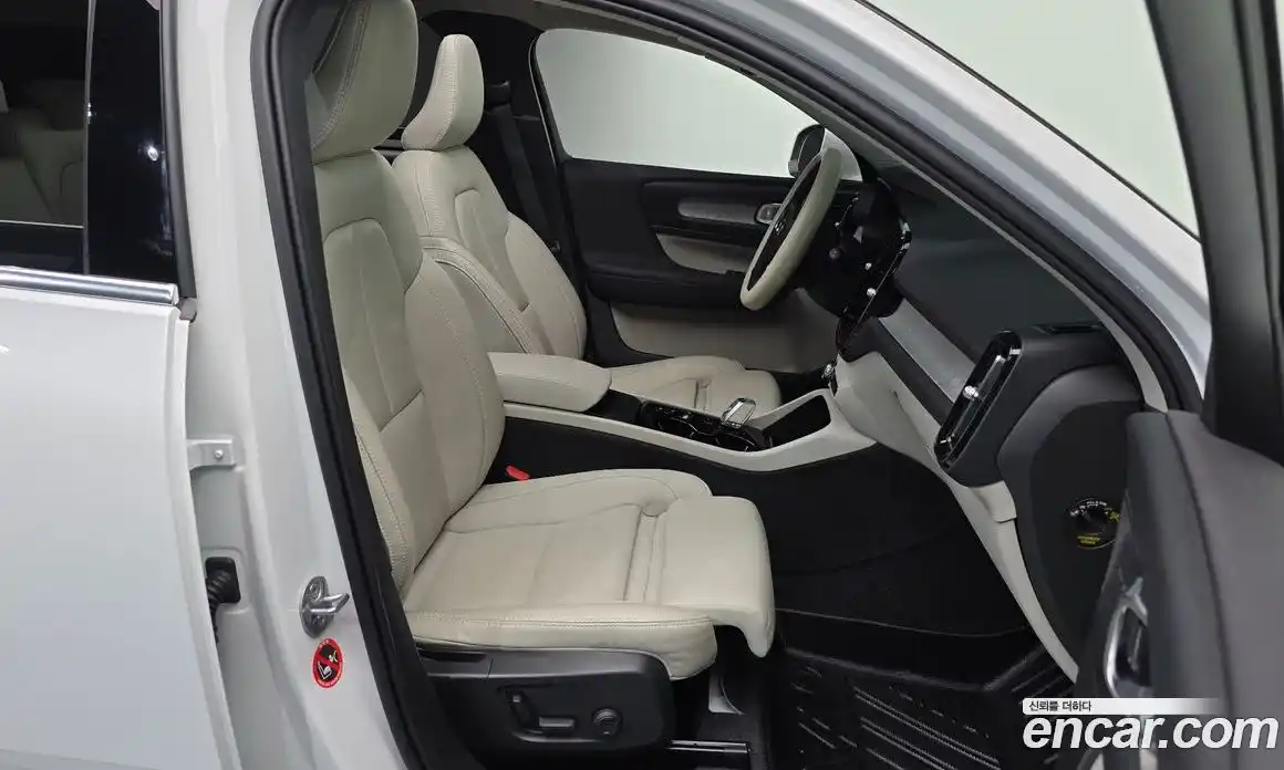 Volvo XC40 2023 2.0 Автомат в Москве № 164247, фото 10