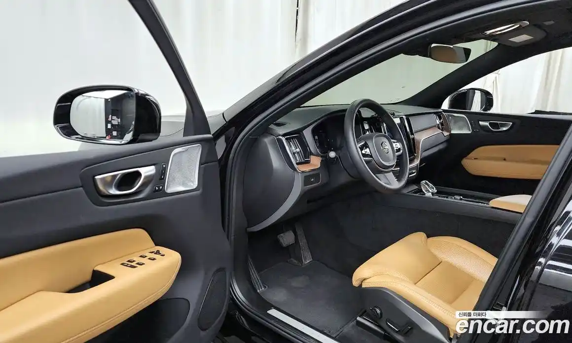 Volvo XC60 2024 2.0 Автомат в Москве № 164371, фото 13