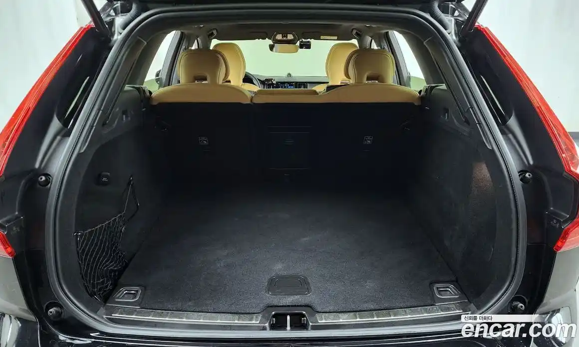 Volvo XC60 2024 2.0 Автомат в Москве № 164371, фото 16