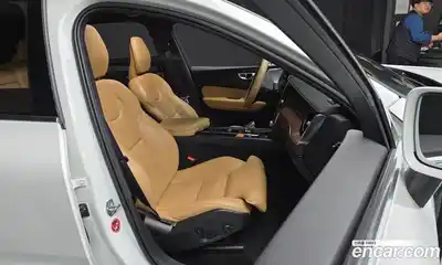 Volvo XC60 2021 2.0 Автомат в Москве № 164544, миниатюра 7